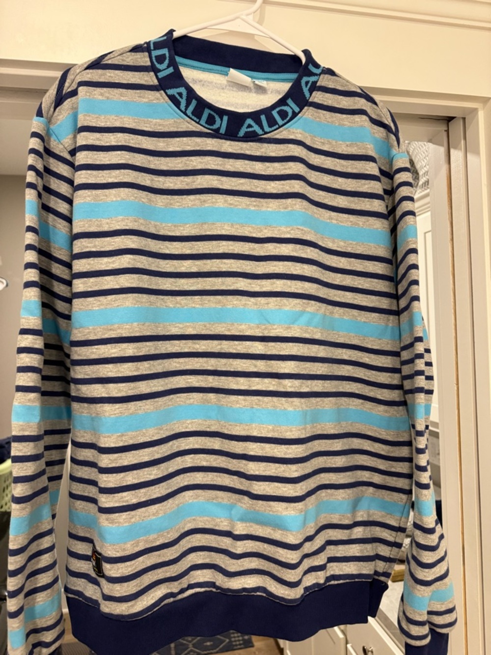 ALDI XL Men's Blue & Gray Striped Crewneck Sweatshirt